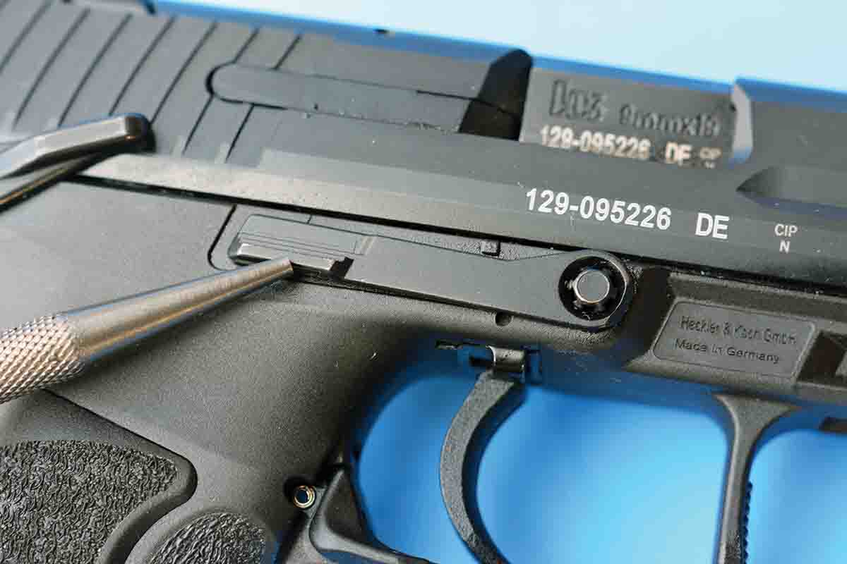 The P30 features two slide releases located on the left and right side, resulting in it being fully ambidextrous.